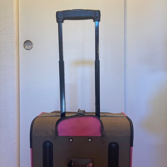 Vintage Roxy Rolling Suitcase - Picture 7 of 12